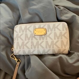 michael kors wrislet